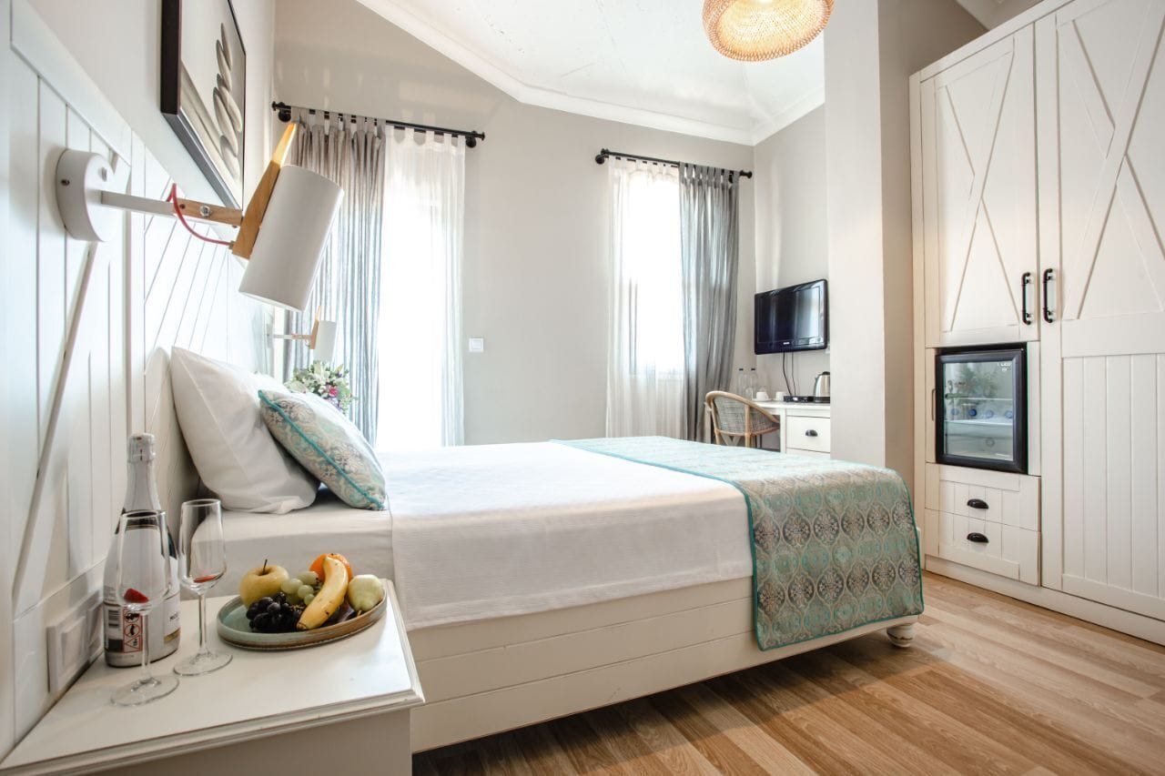luxury room, 1 double bed | premium bedding, minibar, in-room safe, free wifi