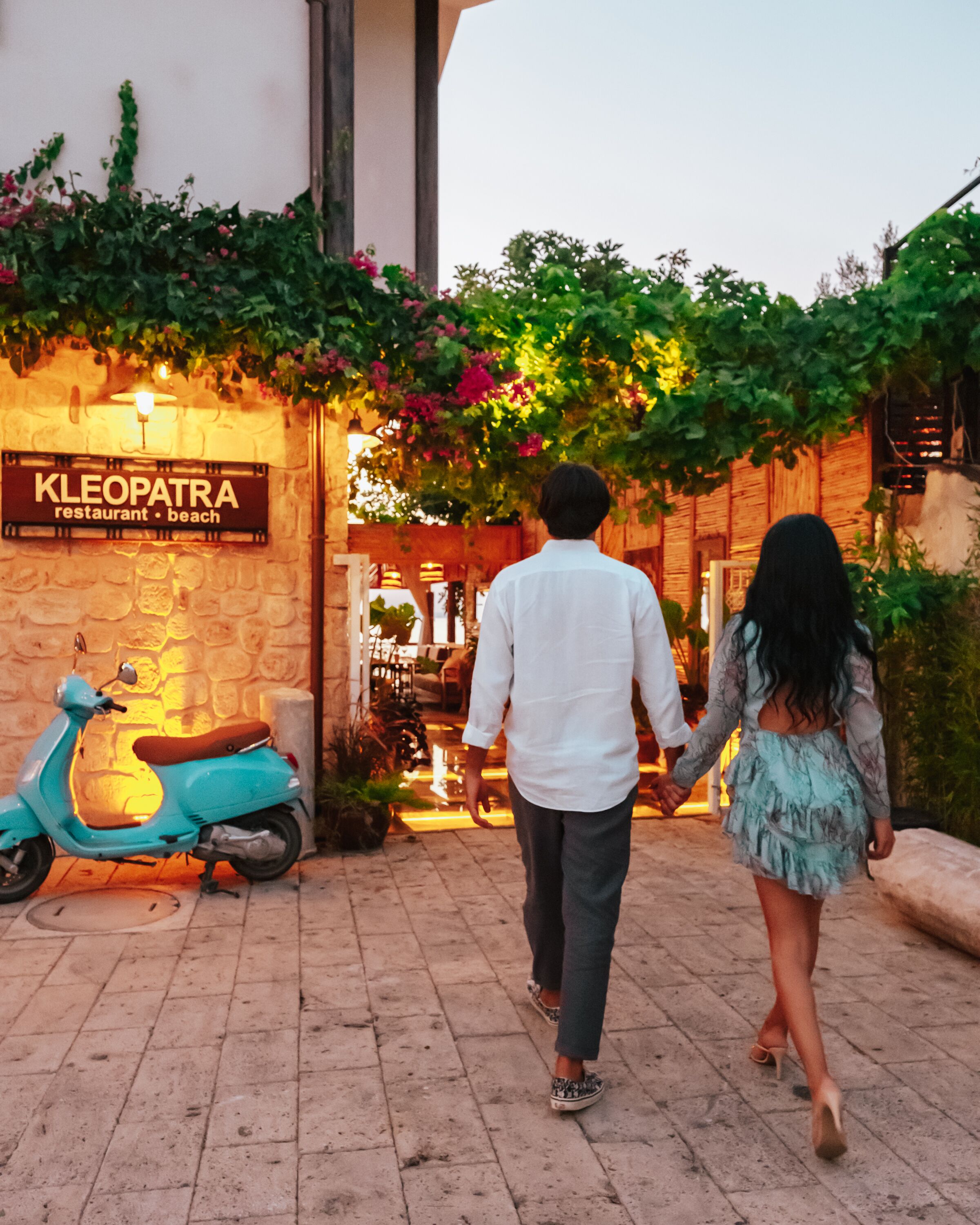 breakfast, lunch and dinner served