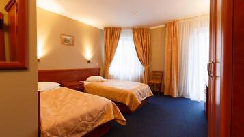 Standard Double or Twin Room | Peti besi dalam bilik, seterika/papan seterika, Wi-fi percuma