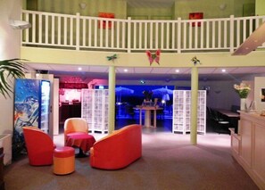 Interior entrance - Hotel le kolibri (Tournus)