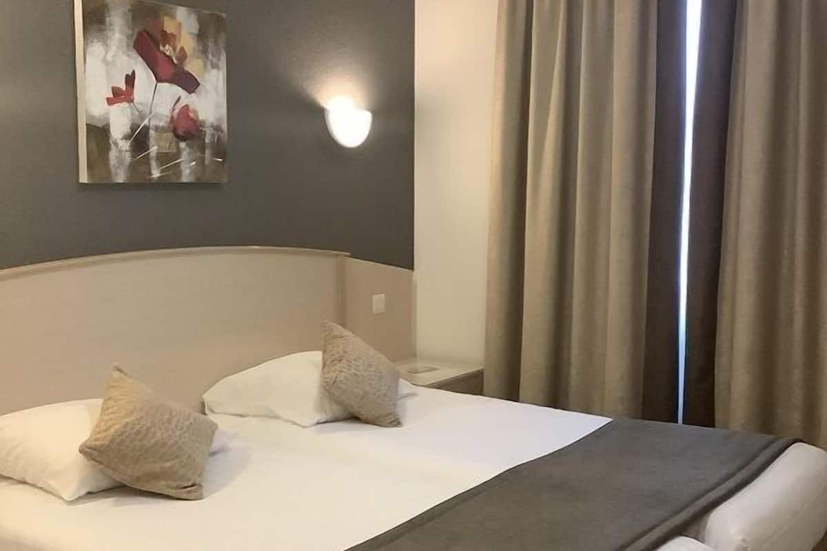 desk, soundproofing, free wifi