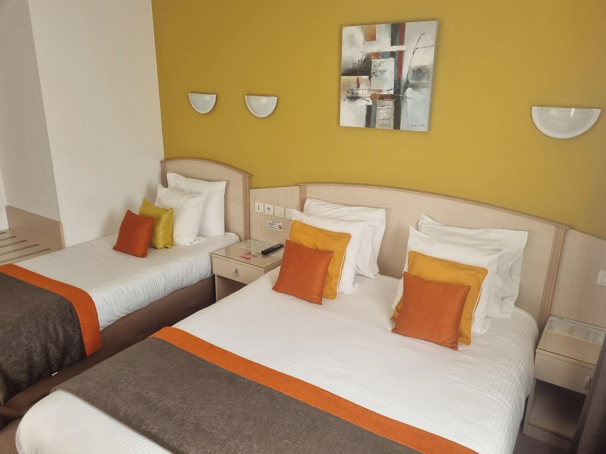 Bureau, chambres insonorisées, Wi-Fi gratuit