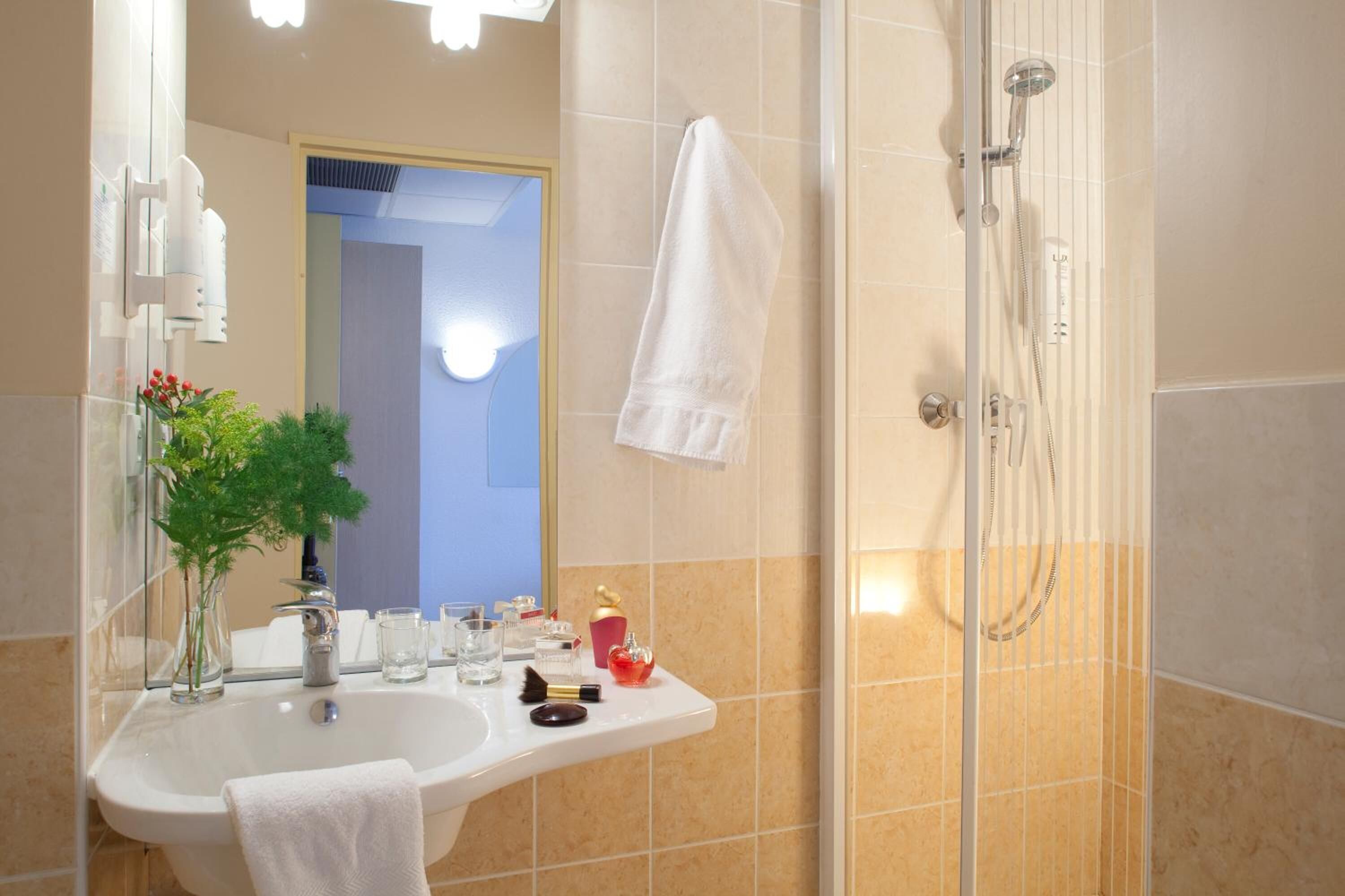 shower, free toiletries, towels