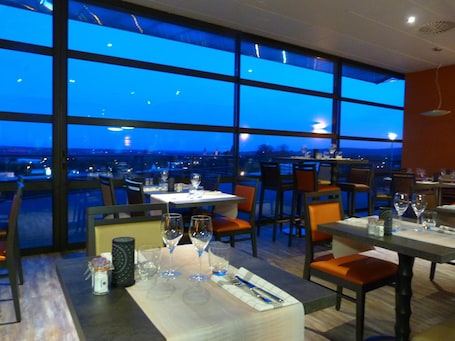 Se sirven almuerzos y cenas, cocina francesa