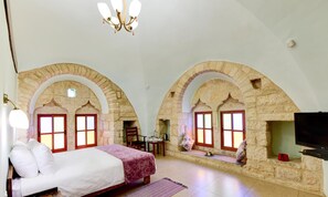 In-room safe, desk, soundproofing, iron/ironing board - Dar Sitti Aziza (Bethlehem)