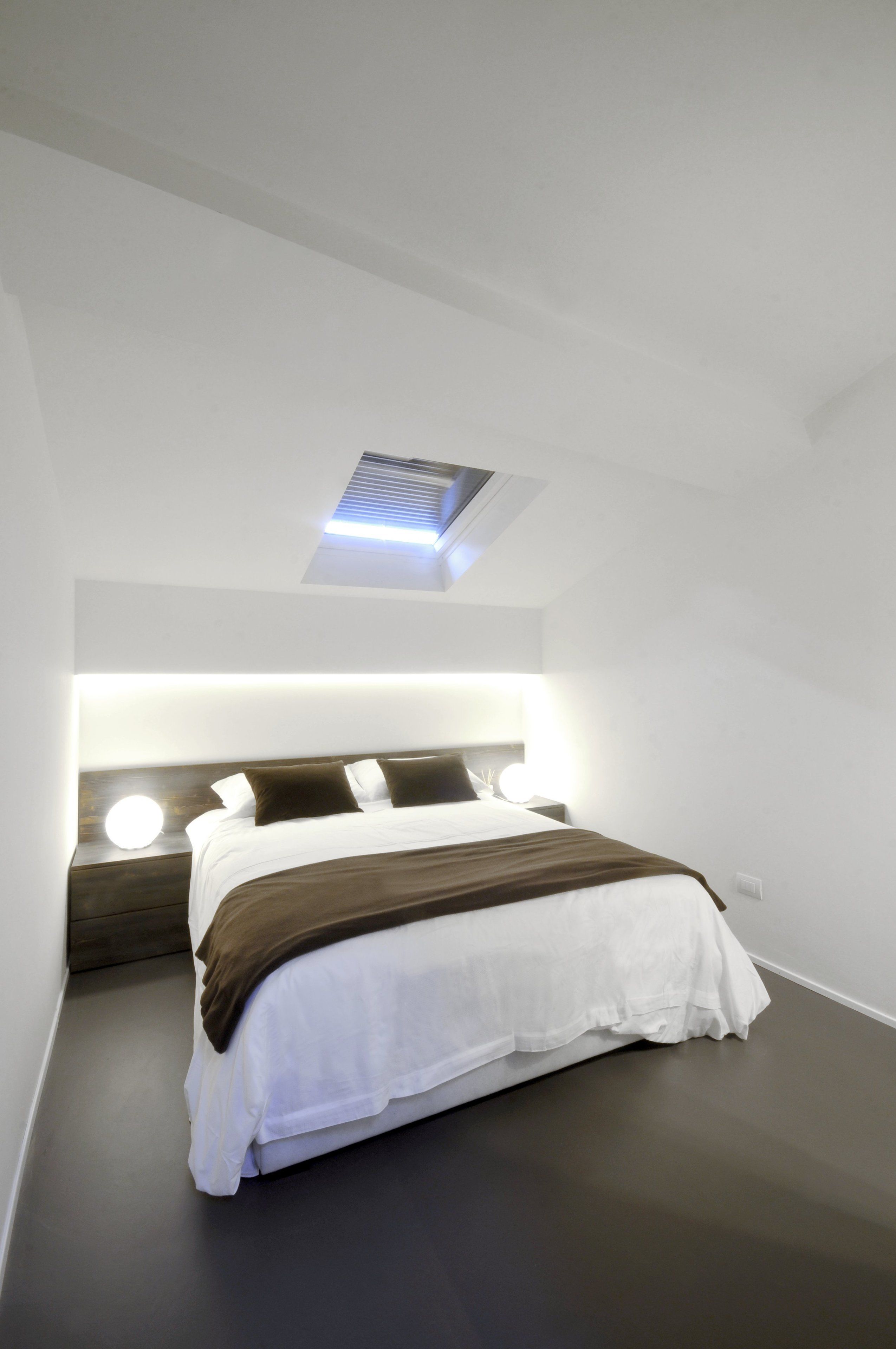Premium bedding, down duvets, desk, laptop workspace
