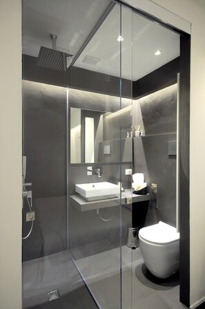 Apartment | Bathroom | Shower, rainfall showerhead, hair dryer, slippers