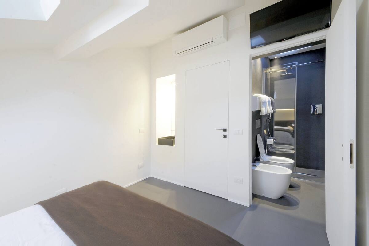 Duplex, 2 Bedrooms | 1 bedroom, premium bedding, down comforters, desk