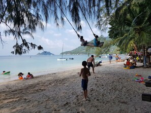 On the beach - In Touch Resort (Koh Tao)