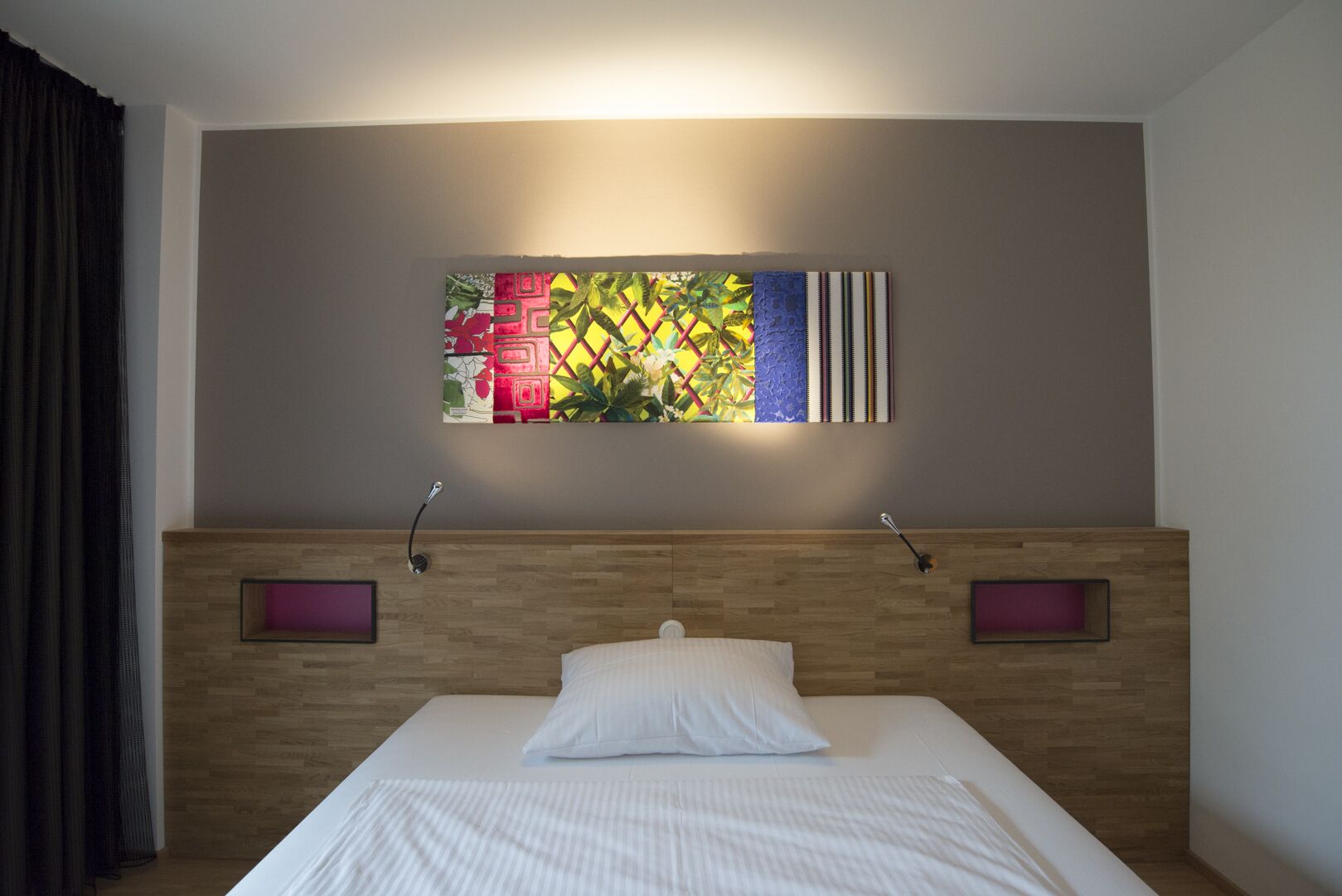 comfort single room, 1 queen bed | premium bedding, in-room safe, desk, soundproofing