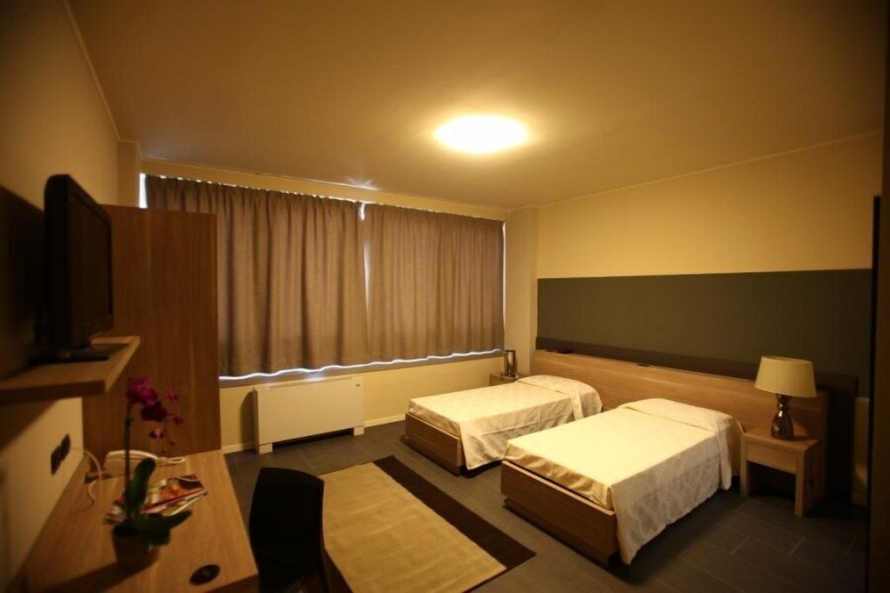 twin room, 2 single beds | 1 bedroom, desk, soundproofing, iron/ironing board