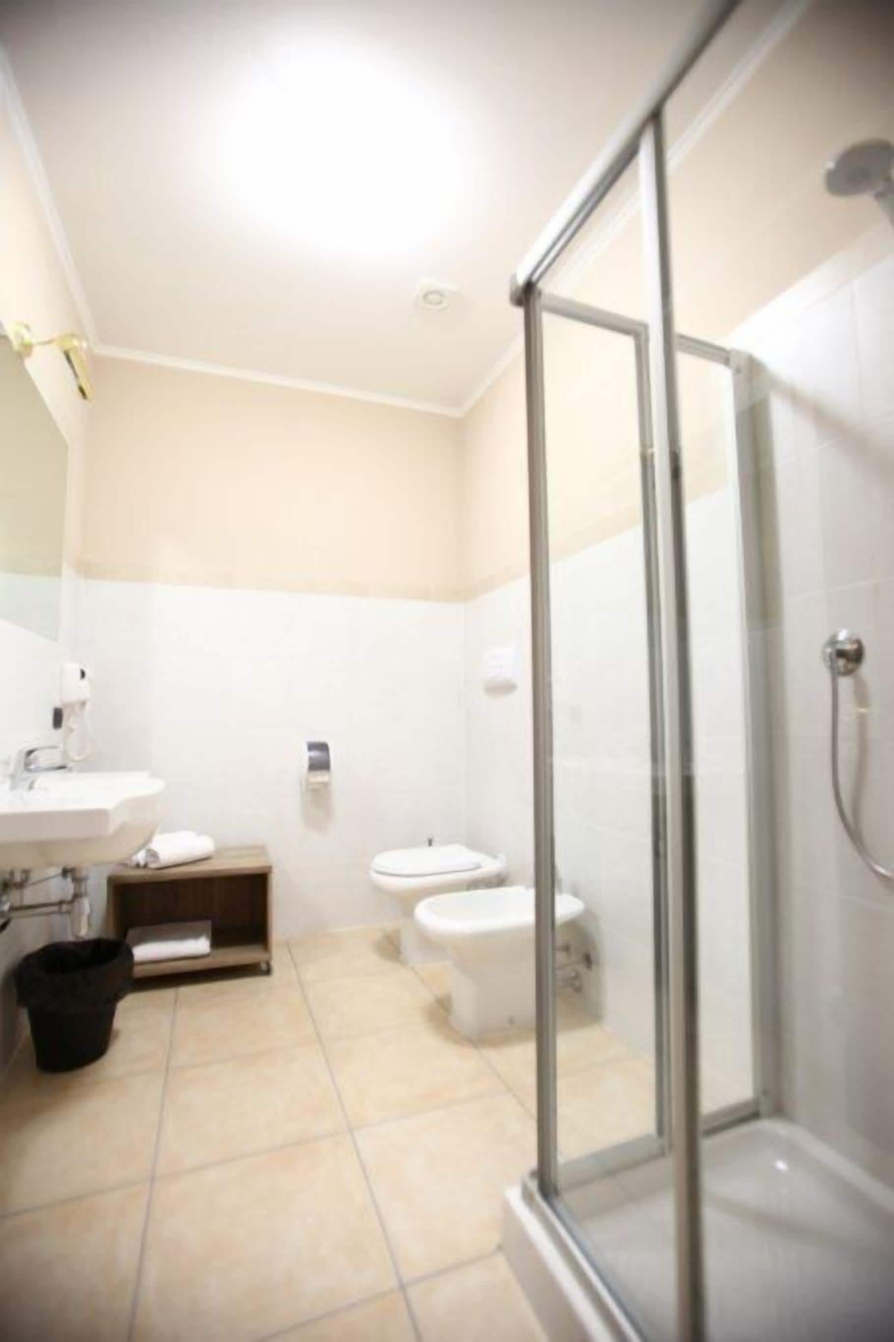 business suite | bathroom | shower, free toiletries, hair dryer, slippers