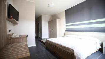 Habitación doble | 1 dormitorio, escritorio, sistema de insonorización