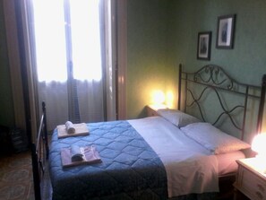 Desk, rollaway beds, free WiFi