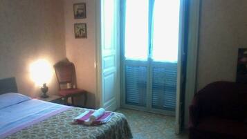 Desk, rollaway beds, free WiFi