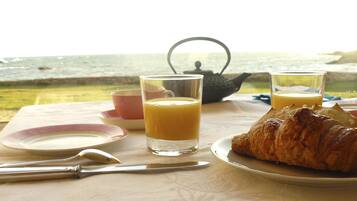 Daily buffet breakfast (EUR 20 per person)