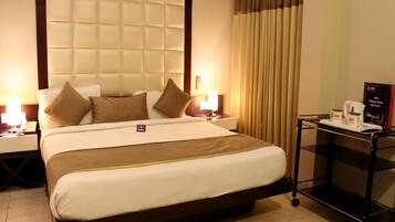 Standard Double or Twin Room, 1 Bedroom, Private Bathroom | In-room safe, desk, free WiFi
