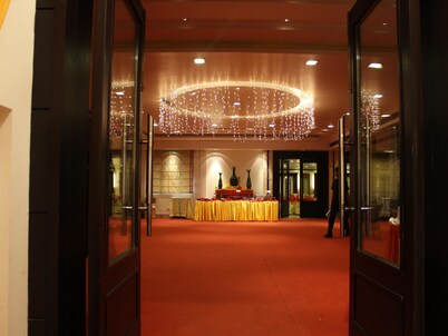 OYO 2617 Hotel Samrat Heavens