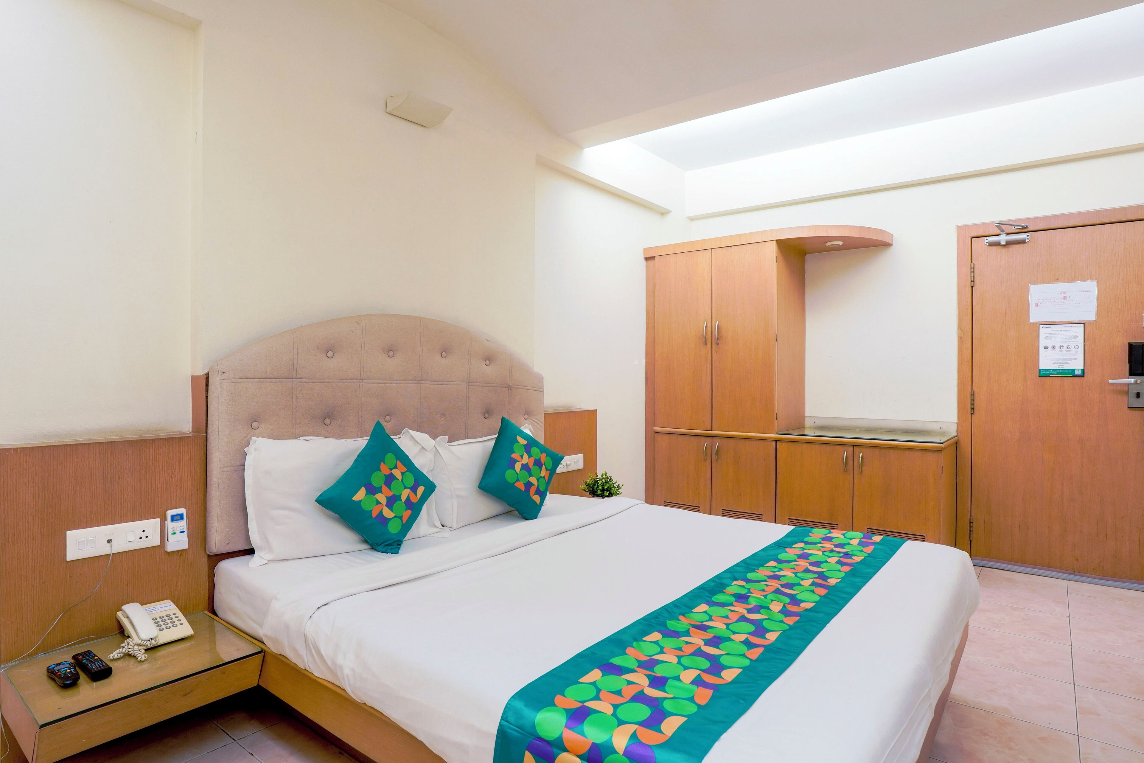 Standard Double Room | Desk, iron/ironing board, rollaway beds