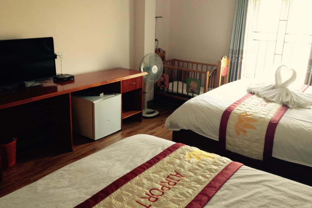 Rom, 2 enkeltsenger | Minibar, skrivebord og wi-fi (inkludert)