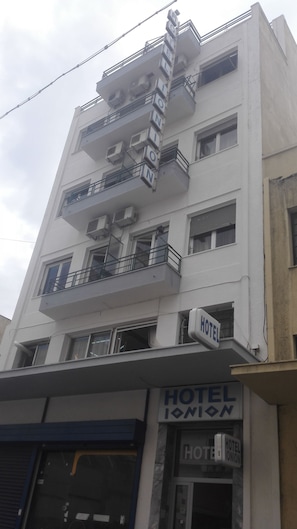 Front of property - Hotel Ionion (Piraeus)