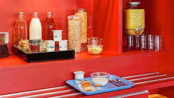 Tägliches Frühstücksbuffet (5.90 EUR pro Person)