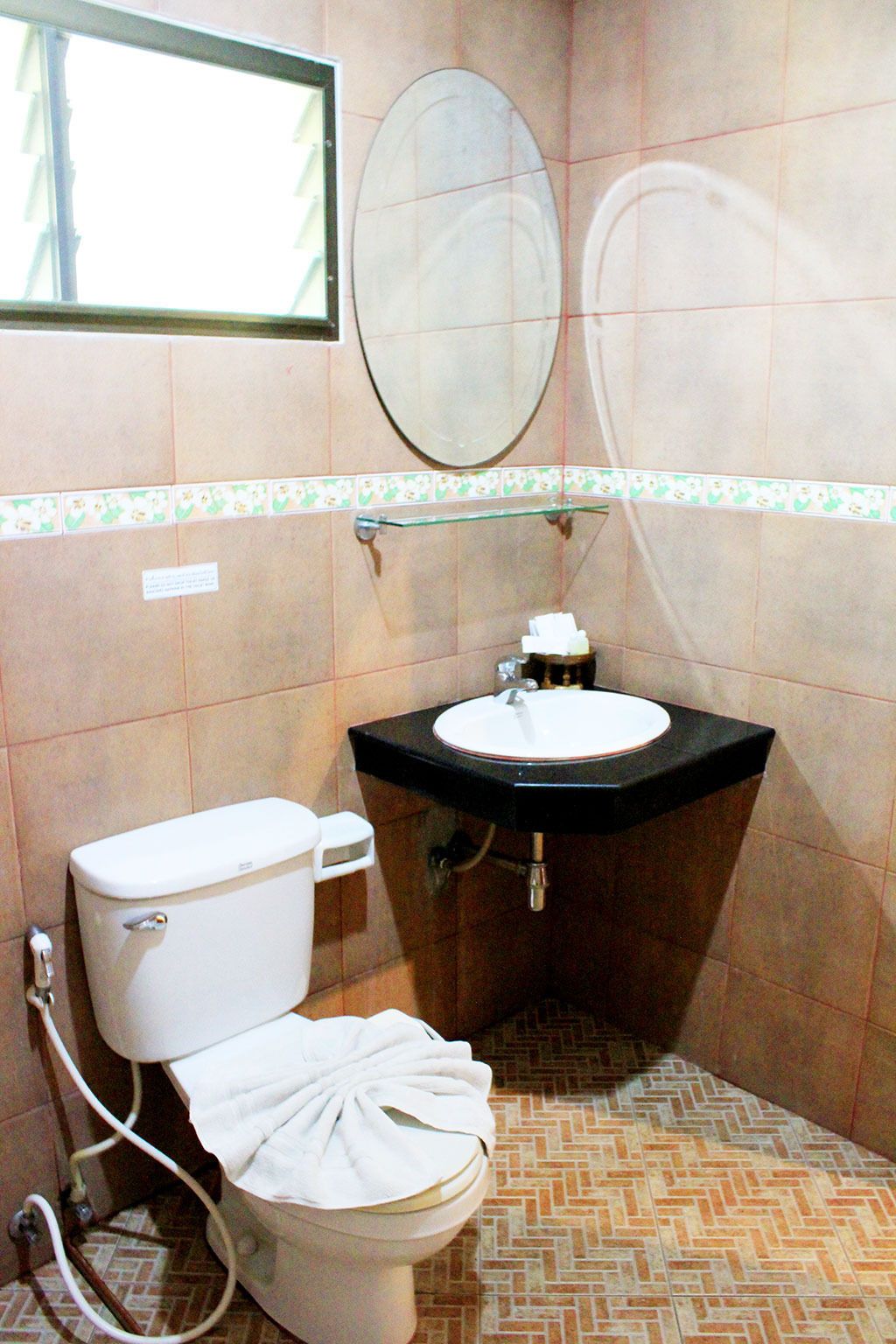 shower, free toiletries, towels