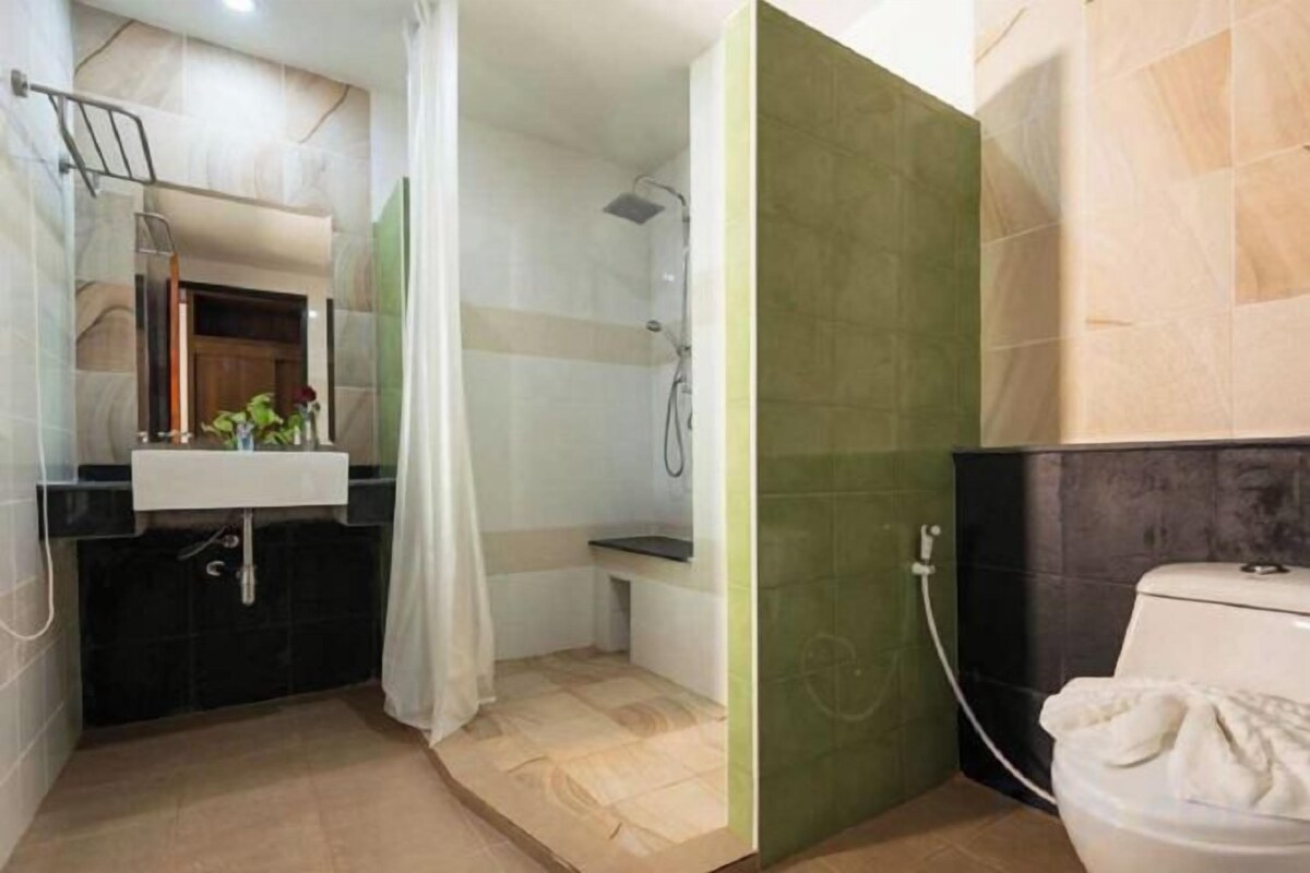 Baño | Regadera, amenidades de baño gratuitas, secadora de cabello, toallas 