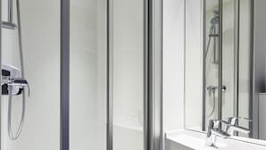 A modern bathroom with a glass-enclosed shower, a white sink, and a large mirror. - hotelF1 Lyon Gerland Vénissieux (Venissieux)