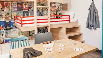 Chambre Combi (6 lits une place superposées) | Rideaux occultants, chambres insonorisées, lits bébé (gratuits)