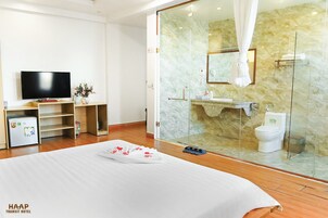 Suite familiar, 2 camas dobles | Minibar, caja fuerte, escritorio y sistema de insonorización