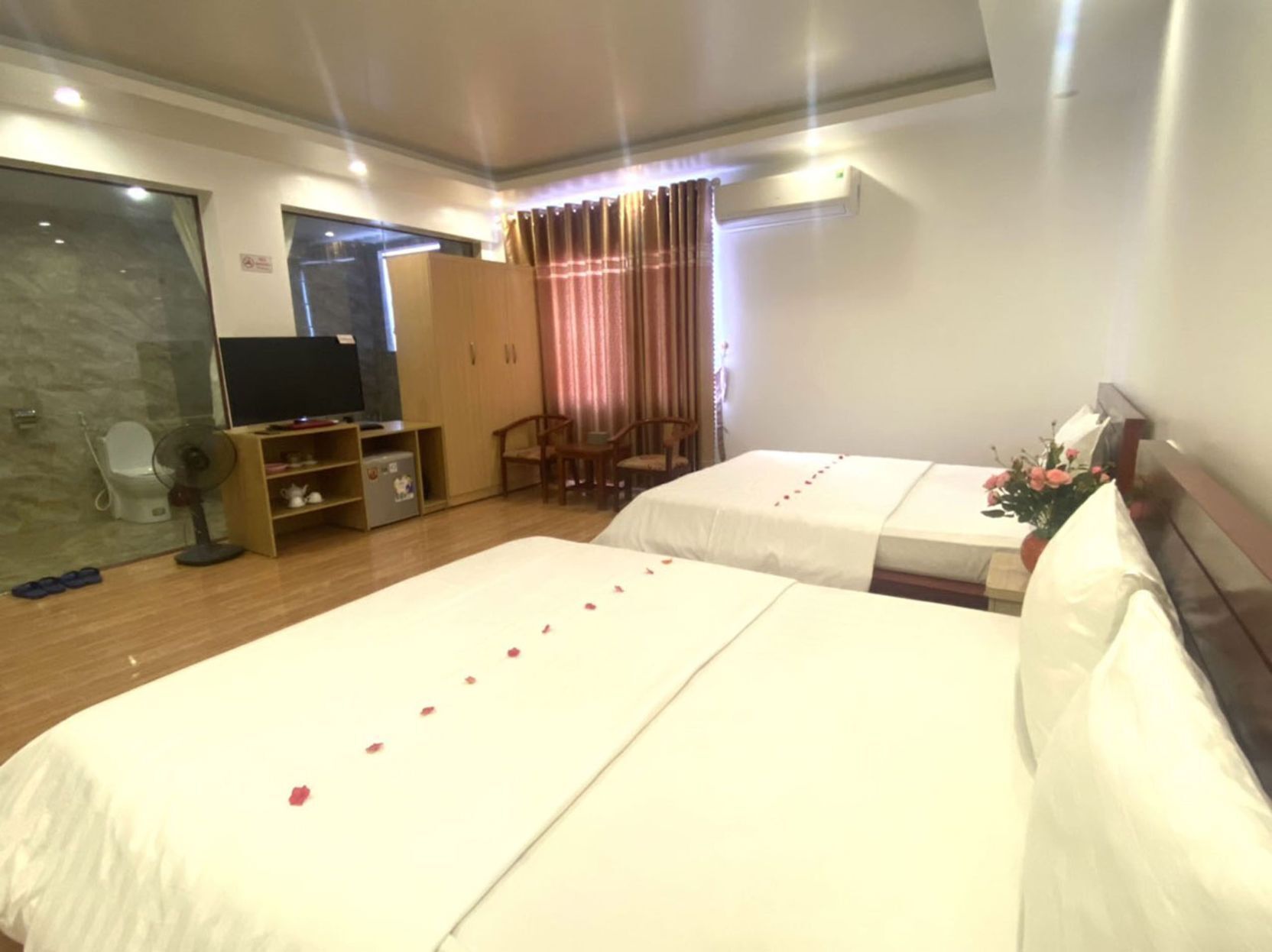 Minibar, Zimmersafe, Schreibtisch, schallisolierte Zimmer