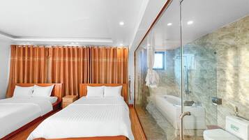Deluxe Twin Room (Spa Bath) | Minibar, in-room safe, desk, soundproofing