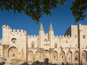 A historic castle with multiple towers and arched windows. - hotelF1 Avignon Centre Courtine Gare TGV (Avignon)