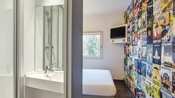 Room, 1 Double Bed, Private Bathroom (Cabrio) | Desk, free WiFi, bed sheets