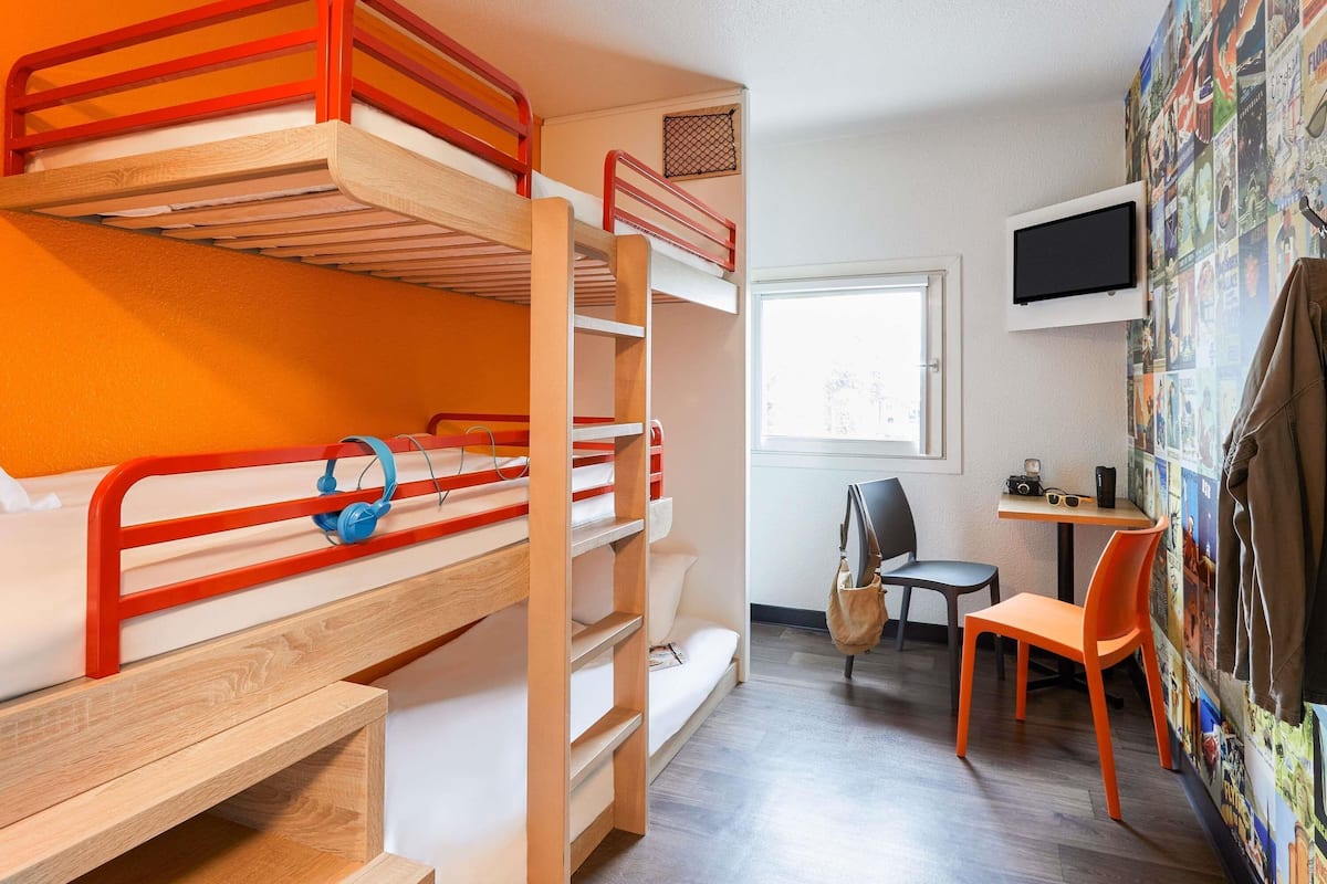 Room, 3 Twin Beds (#Ontheroad Basics) | Desk, free WiFi, bed sheets