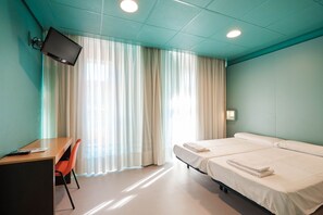 Hypo-allergenic bedding, desk, blackout curtains, free WiFi - Loop INN Hostel Santiago De Compostela (Santiago de Compostela)