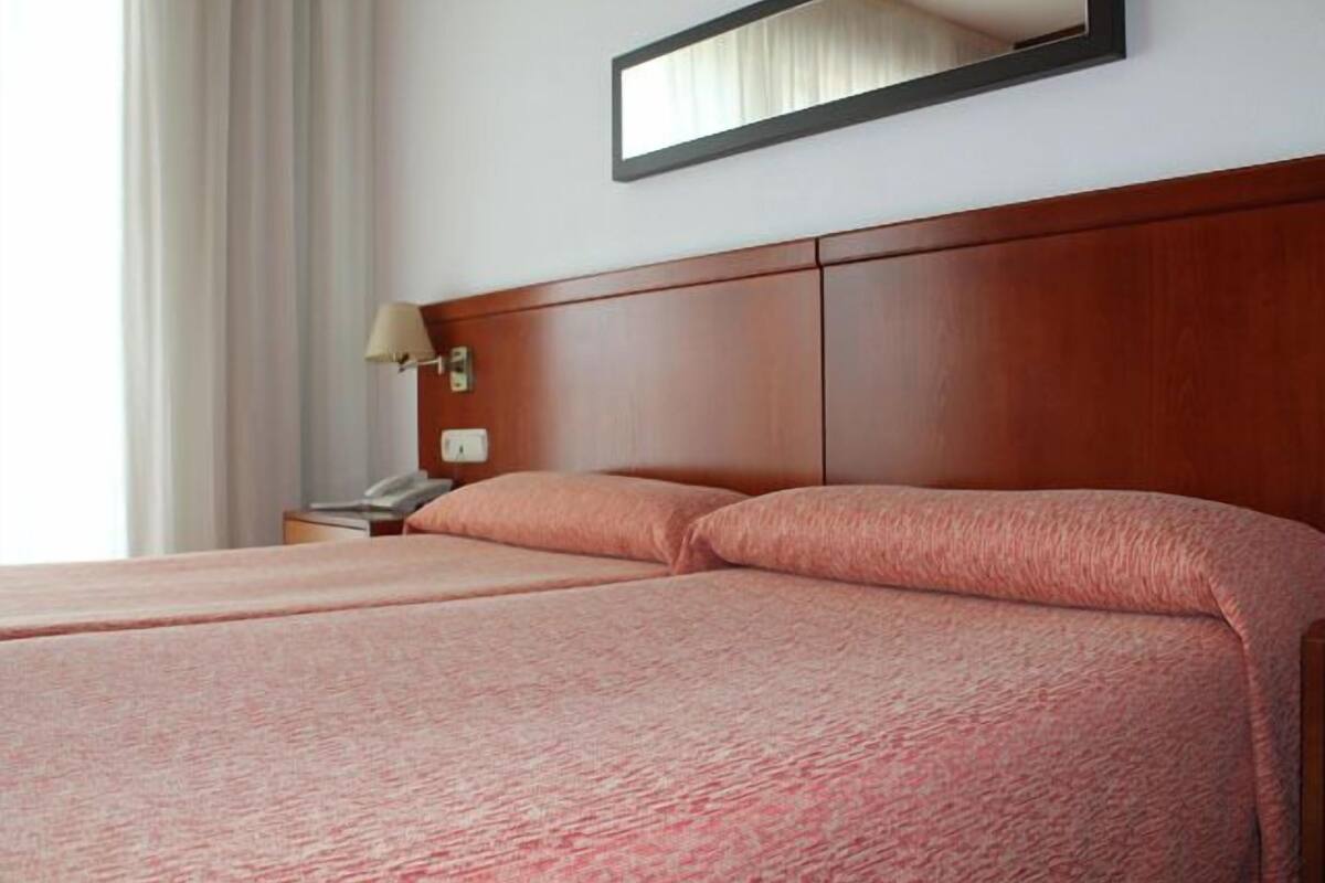 Ropa de cama hipoalergénica, escritorio, cortinas opacas y wifi gratis