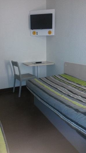 Desk, free WiFi