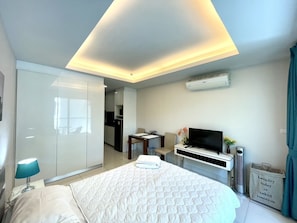 Studio, Balcony | Blackout drapes, free WiFi, bed sheets