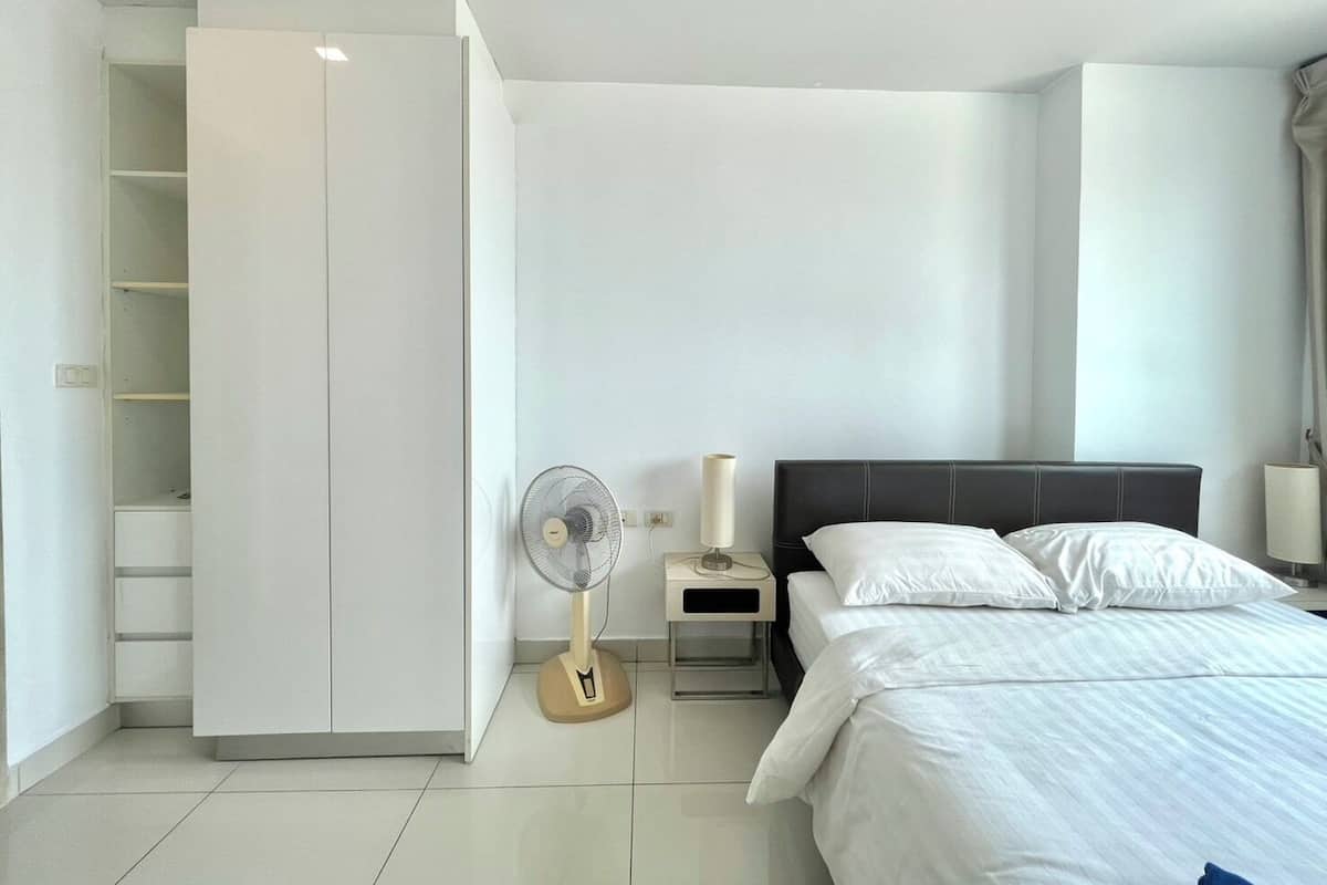 Condo, 1 Bedroom | 1 bedroom, blackout drapes, free WiFi, bed sheets