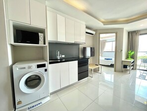 Condo, 1 Bedroom | Private kitchen - Water Park by PSR ASIA (Pattaya)