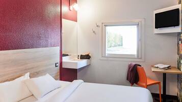 Room Tandem with shared bathroom and toilets | Free WiFi, bed sheets
