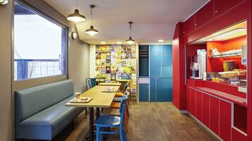 Frokostbuffé hver dag (EUR 5.9 per person)