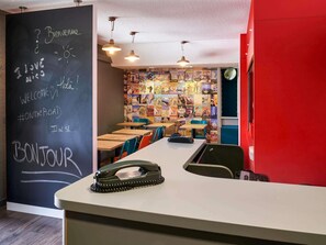 Daily buffet breakfast (EUR 5.9 per person) - hotelF1 Rouen Zenith Parc Expo (Saint-Etienne-du-Rouvray)