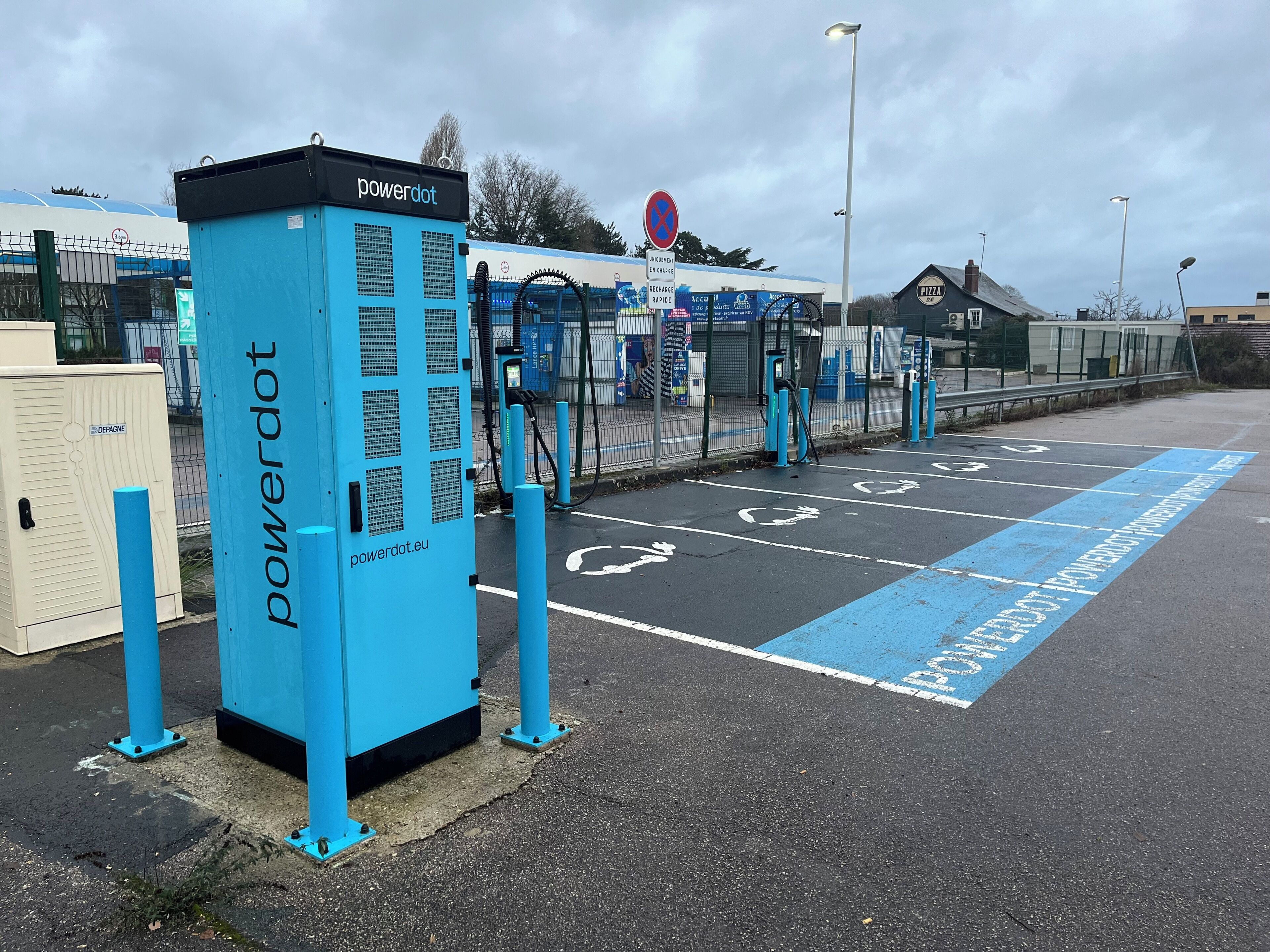 Borne de recharge pour véhicule électrique