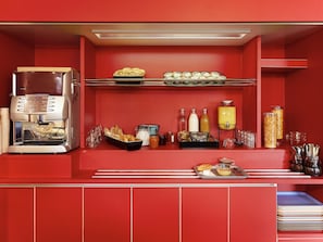 Café da manhã com buffet diário (EUR 6.90 por pessoa)