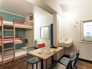 Trang bị nội thất với thiết kế riêng biệt, màn/rèm cản sáng 