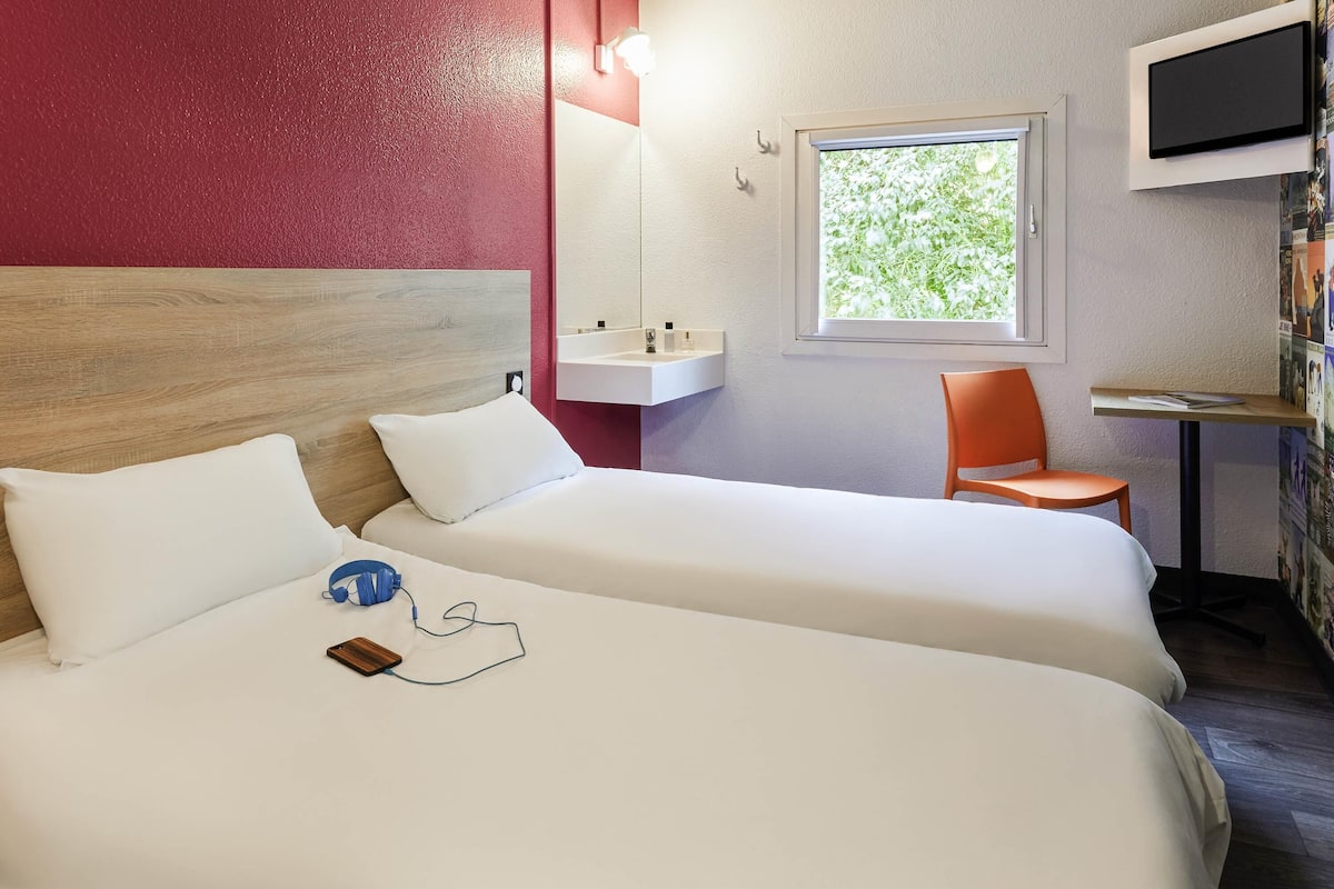 room, 2 single beds (side car) | individually furnished, blackout curtains, soundproofing, free wifi