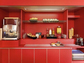 Tägliches Frühstücksbuffet (6.90 EUR pro Person)